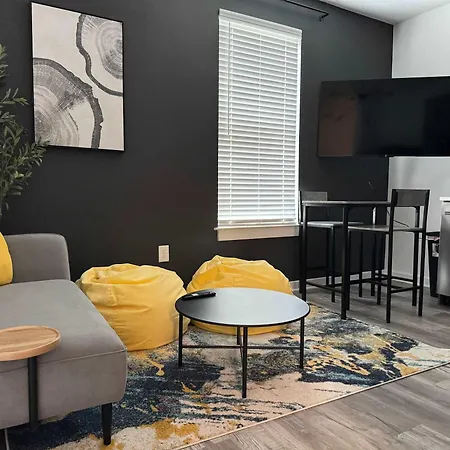 Luxury 2B2B Penthouse With Balcony Downtown 542Blvd Villa